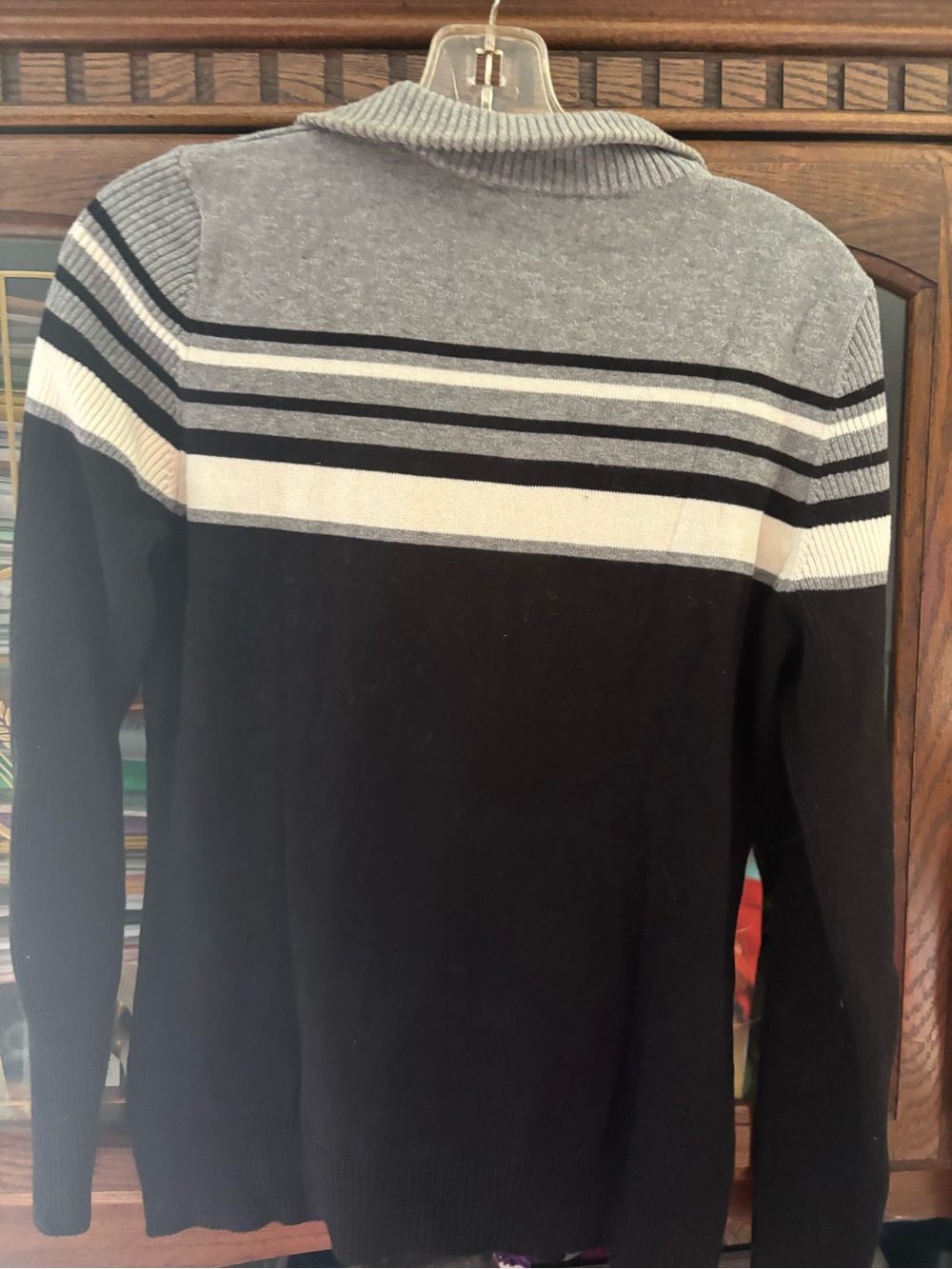 Sweater - Picture 4 of 4